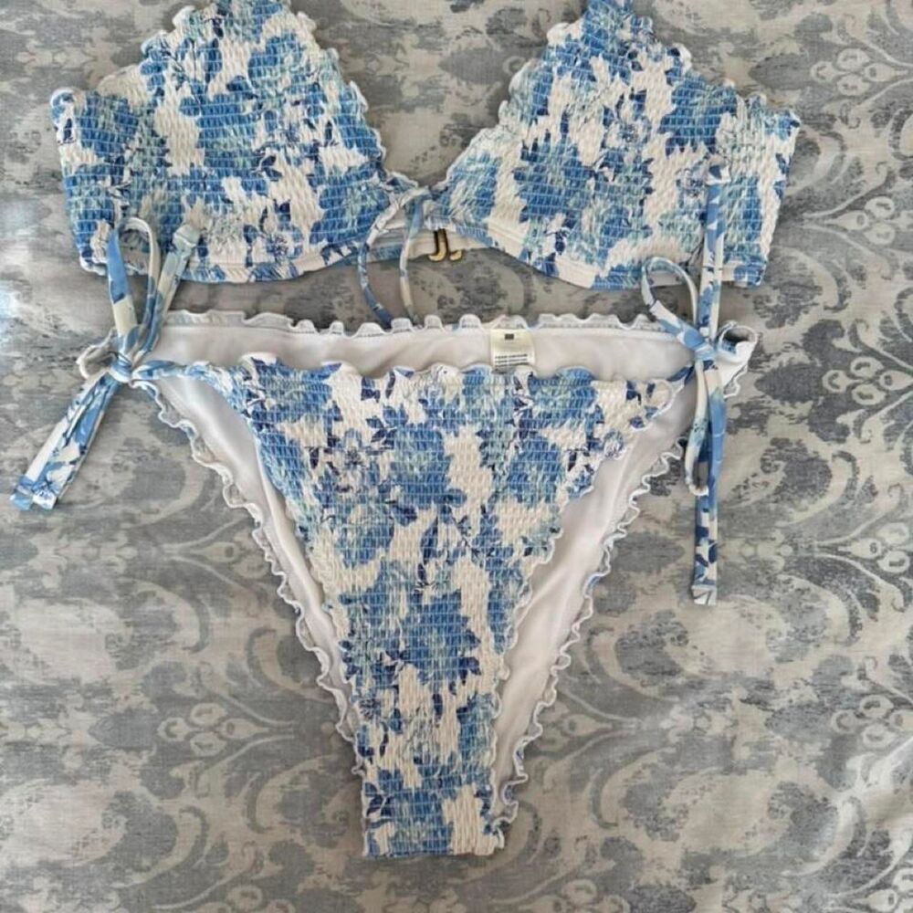 Hollister-co Women's Blue and White Bikinis-and-tankini-sets